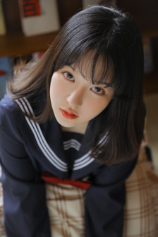 李采谭妈妈的职业